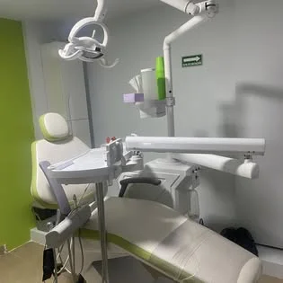 Interior de la clínica - equipo de tratamiento